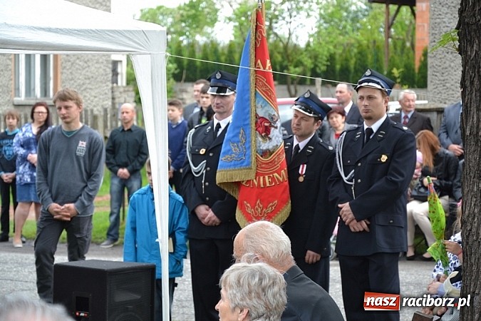 Zdjęcie w galerii na portalu naszraciborz.pl: Wyszli w pole z Izydorem Oraczem! wiadomości z regionu