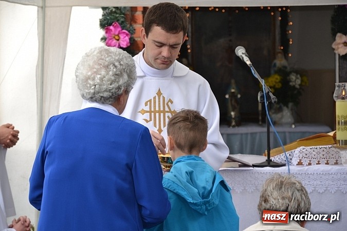 Zdjęcie w galerii na portalu naszraciborz.pl: Wyszli w pole z Izydorem Oraczem! wiadomości z regionu