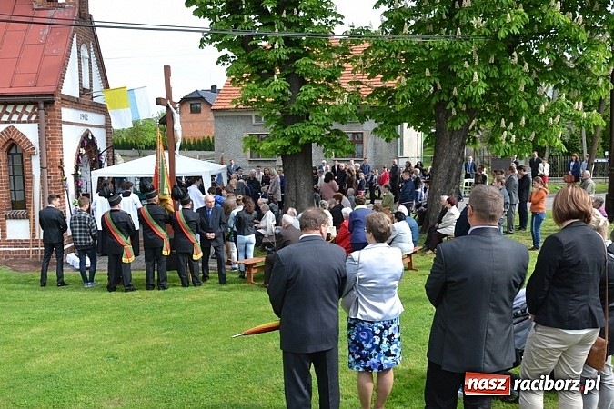 Zdjęcie w galerii na portalu naszraciborz.pl: Wyszli w pole z Izydorem Oraczem! wiadomości z regionu