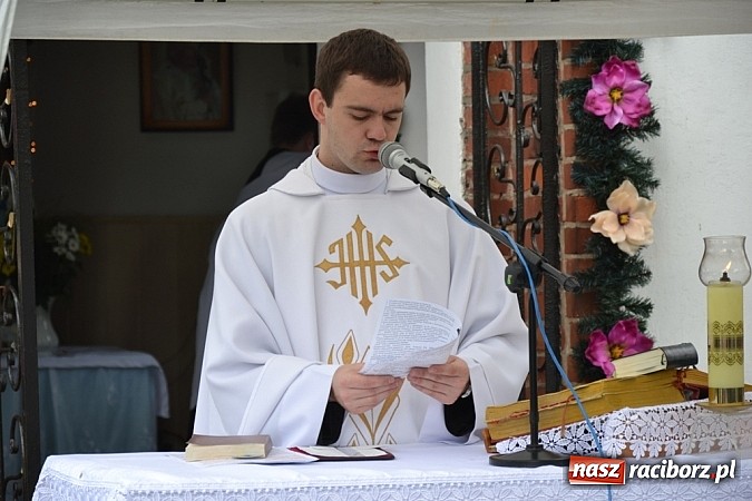 Zdjęcie w galerii na portalu naszraciborz.pl: Wyszli w pole z Izydorem Oraczem! wiadomości z regionu