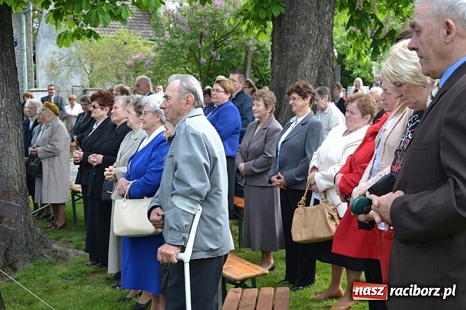 Zdjęcie w galerii na portalu naszraciborz.pl: Wyszli w pole z Izydorem Oraczem! wiadomości z regionu