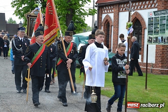Zdjęcie w galerii na portalu naszraciborz.pl: Wyszli w pole z Izydorem Oraczem! wiadomości z regionu