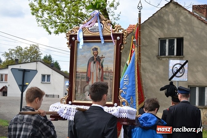Zdjęcie w galerii na portalu naszraciborz.pl: Wyszli w pole z Izydorem Oraczem! wiadomości z regionu