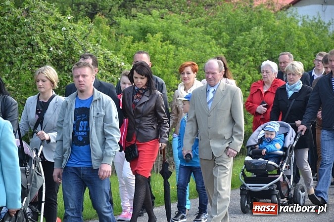 Zdjęcie w galerii na portalu naszraciborz.pl: Wyszli w pole z Izydorem Oraczem! wiadomości z regionu