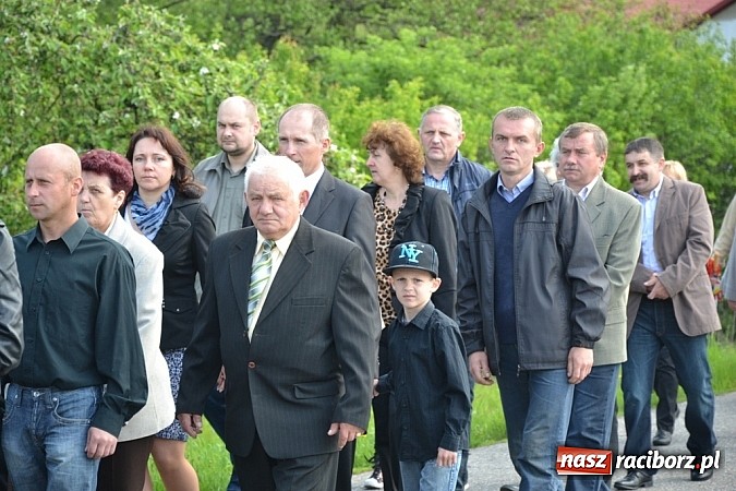 Zdjęcie w galerii na portalu naszraciborz.pl: Wyszli w pole z Izydorem Oraczem! wiadomości z regionu