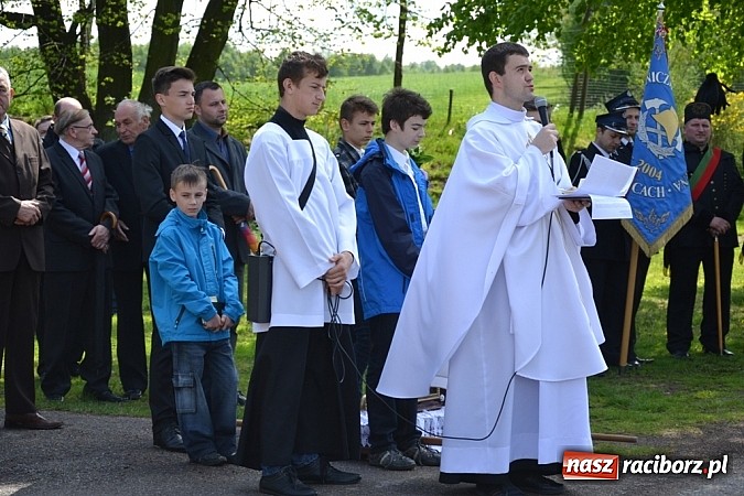 Zdjęcie w galerii na portalu naszraciborz.pl: Wyszli w pole z Izydorem Oraczem! wiadomości z regionu