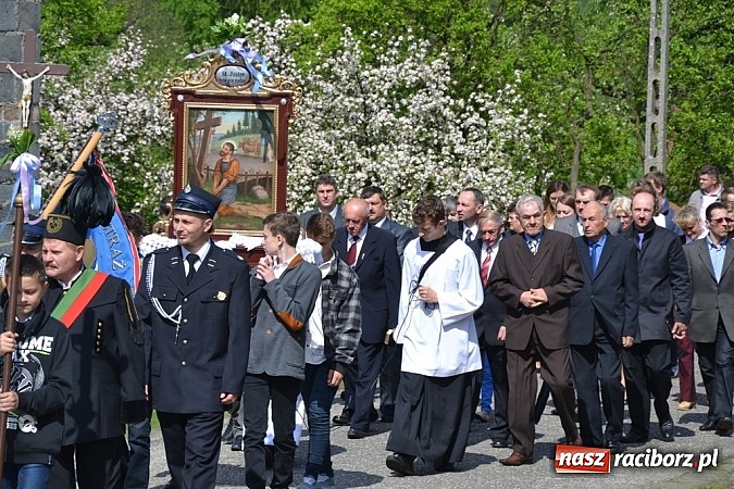 Zdjęcie w galerii na portalu naszraciborz.pl: Wyszli w pole z Izydorem Oraczem! wiadomości z regionu