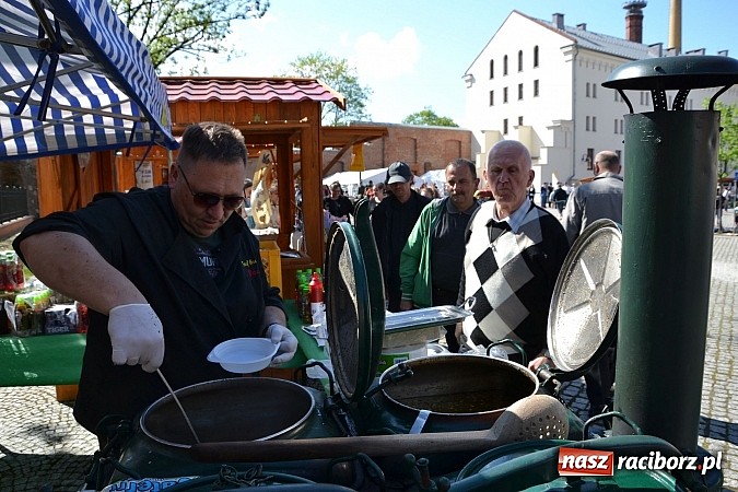 Zdjęcie w galerii na portalu naszraciborz.pl: Pozytywna energia ekonomii społecznej na zamku wiadomości z regionu