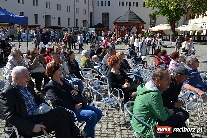 Zdjęcie w galerii na portalu naszraciborz.pl: Pozytywna energia ekonomii społecznej na zamku wiadomości z regionu