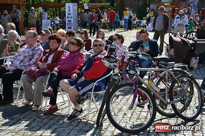 Zdjęcie w galerii na portalu naszraciborz.pl: Pozytywna energia ekonomii społecznej na zamku wiadomości z regionu