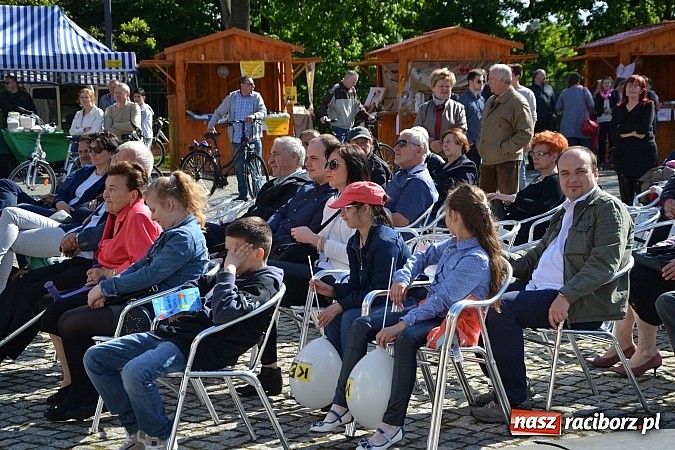 Zdjęcie w galerii na portalu naszraciborz.pl: Pozytywna energia ekonomii społecznej na zamku wiadomości z regionu