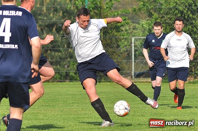 Zdjęcie w galerii na portalu naszraciborz.pl: C klasa: Podział punktów w Bolesławiu wiadomości z regionu