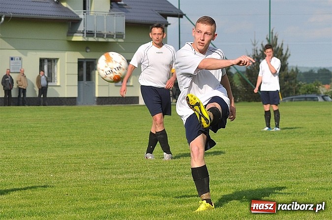 Zdjęcie w galerii na portalu naszraciborz.pl: C klasa: Podział punktów w Bolesławiu wiadomości z regionu