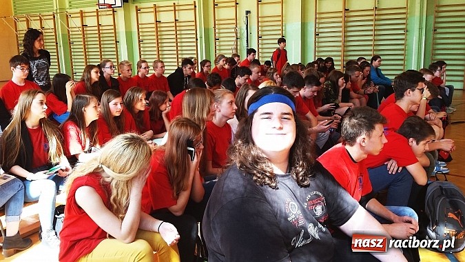 Zdjęcie w galerii na portalu naszraciborz.pl: Wolontariat na 5 w Gimnazjum nr 5  wiadomości z regionu