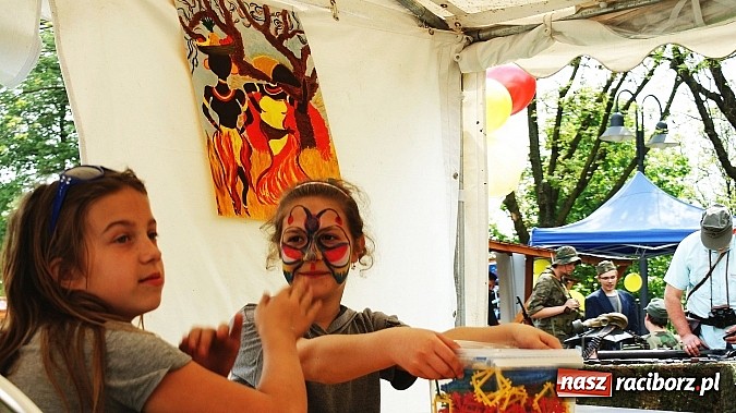 Zdjęcie w galerii na portalu naszraciborz.pl: Wybieram Bibliotekę! na zamkowym dziedzińcu  wiadomości z regionu