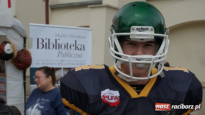 Zdjęcie w galerii na portalu naszraciborz.pl: Wybieram Bibliotekę! na zamkowym dziedzińcu  wiadomości z regionu