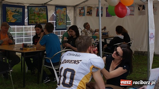 Zdjęcie w galerii na portalu naszraciborz.pl: Wybieram Bibliotekę! na zamkowym dziedzińcu  wiadomości z regionu
