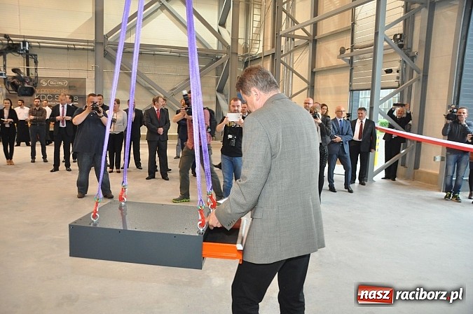 Zdjęcie w galerii na portalu naszraciborz.pl: Historyczny moment Rafametu - Hala Montażu II oddana do eksploatacji wiadomości z regionu