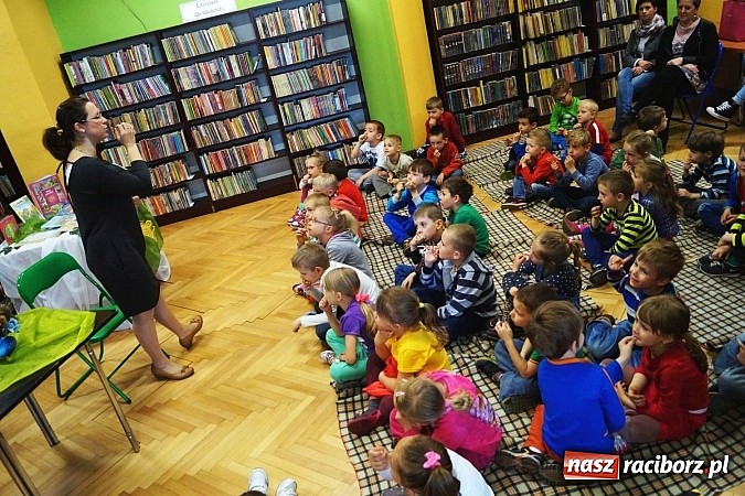 Zdjęcie w galerii na portalu naszraciborz.pl: Nędza: Każdy sposób dobry na promocję czytelnictwa   wiadomości z regionu