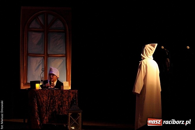 Zdjęcie w galerii na portalu naszraciborz.pl: Scena w Kuźni Raciborskiej pękała w szwach. 130 młodych aktorów na scenie MOKSiR wiadomości z regionu