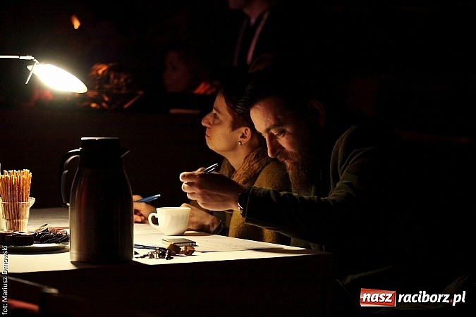 Zdjęcie w galerii na portalu naszraciborz.pl: Scena w Kuźni Raciborskiej pękała w szwach. 130 młodych aktorów na scenie MOKSiR wiadomości z regionu