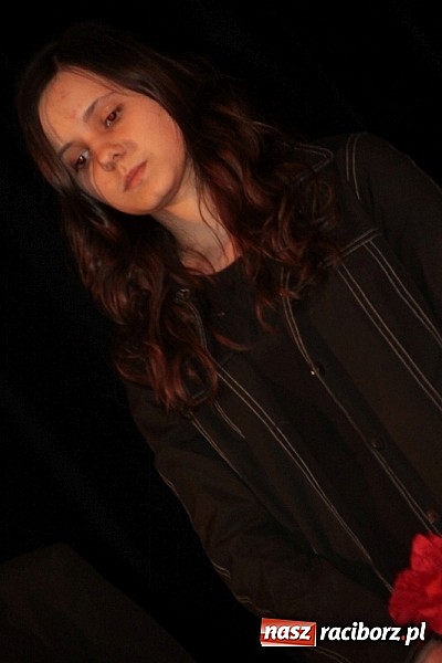 Zdjęcie w galerii na portalu naszraciborz.pl: Scena w Kuźni Raciborskiej pękała w szwach. 130 młodych aktorów na scenie MOKSiR wiadomości z regionu