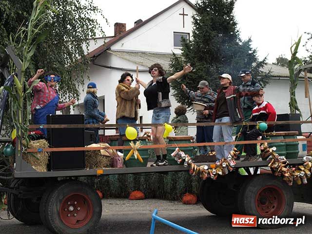 Zdjęcie w galerii na portalu naszraciborz.pl: Wielkie show w Roszkowie wiadomości z regionu