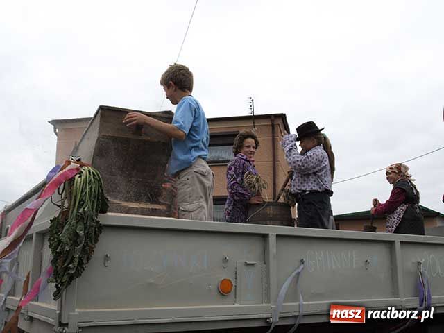 Zdjęcie w galerii na portalu naszraciborz.pl: Wielkie show w Roszkowie wiadomości z regionu