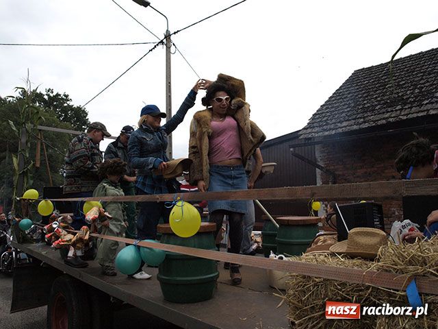 Zdjęcie w galerii na portalu naszraciborz.pl: Wielkie show w Roszkowie wiadomości z regionu