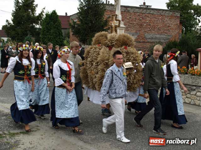 Zdjęcie w galerii na portalu naszraciborz.pl: Wielkie show w Roszkowie wiadomości z regionu