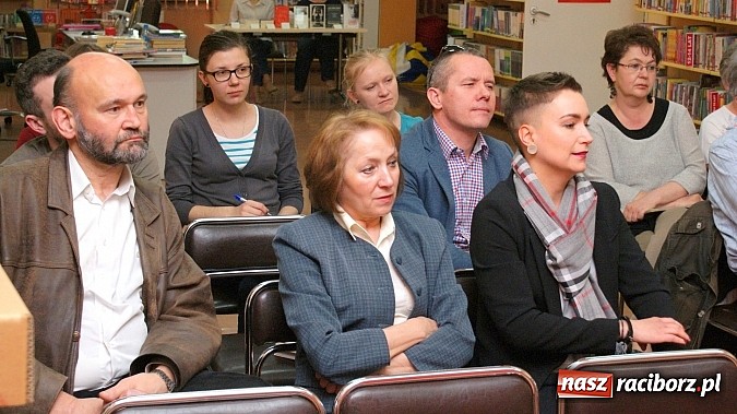 Zdjęcie w galerii na portalu naszraciborz.pl: Umiem podsłuchiwać i podglądać – spotkanie z Krzysztofem Vargą wiadomości z regionu