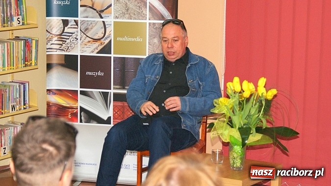 Zdjęcie w galerii na portalu naszraciborz.pl: Umiem podsłuchiwać i podglądać – spotkanie z Krzysztofem Vargą wiadomości z regionu