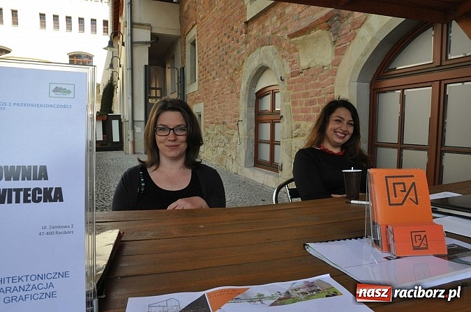 Zdjęcie w galerii na portalu naszraciborz.pl: Powiatowe Targi Pracy, Edukacji i Przedsiębiorczości na zamku wiadomości z regionu