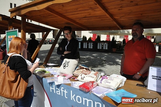 Zdjęcie w galerii na portalu naszraciborz.pl: Powiatowe Targi Pracy, Edukacji i Przedsiębiorczości na zamku wiadomości z regionu