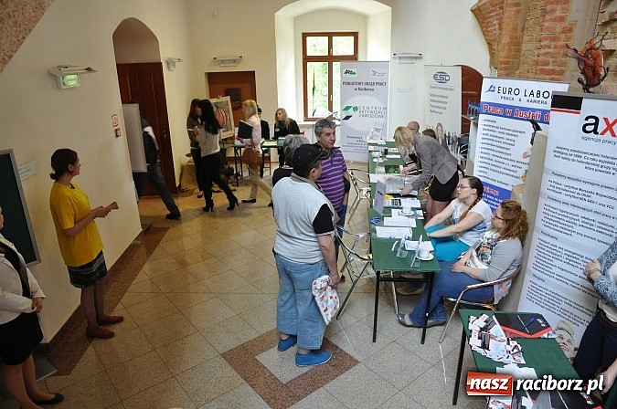 Zdjęcie w galerii na portalu naszraciborz.pl: Powiatowe Targi Pracy, Edukacji i Przedsiębiorczości na zamku wiadomości z regionu