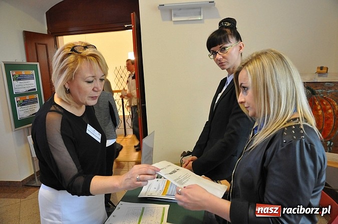 Zdjęcie w galerii na portalu naszraciborz.pl: Powiatowe Targi Pracy, Edukacji i Przedsiębiorczości na zamku wiadomości z regionu