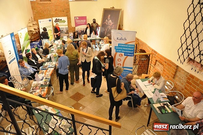 Zdjęcie w galerii na portalu naszraciborz.pl: Powiatowe Targi Pracy, Edukacji i Przedsiębiorczości na zamku wiadomości z regionu