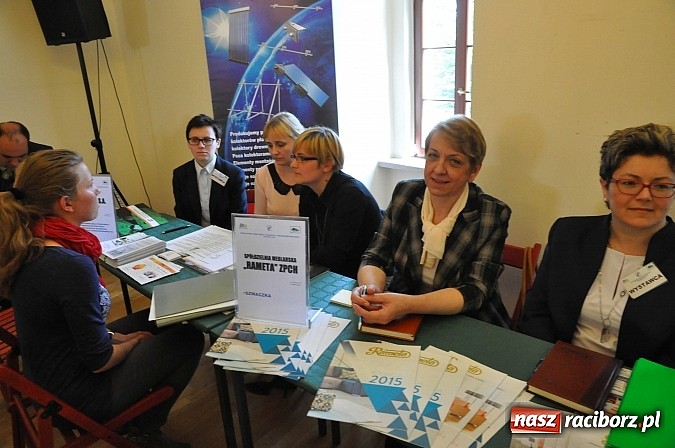 Zdjęcie w galerii na portalu naszraciborz.pl: Powiatowe Targi Pracy, Edukacji i Przedsiębiorczości na zamku wiadomości z regionu