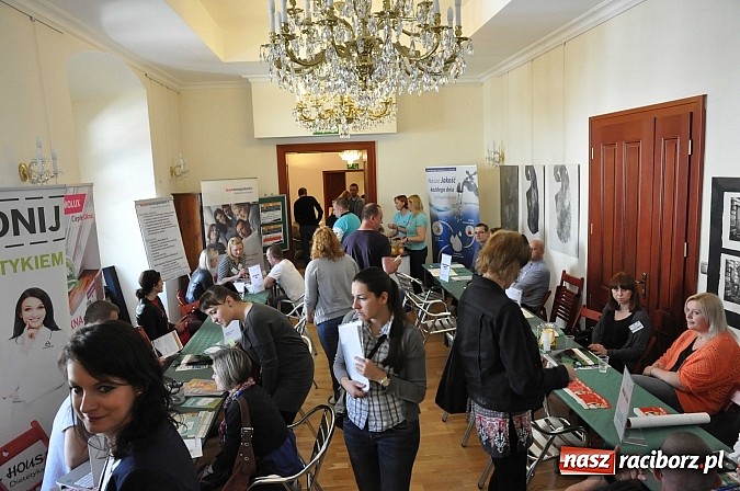 Zdjęcie w galerii na portalu naszraciborz.pl: Powiatowe Targi Pracy, Edukacji i Przedsiębiorczości na zamku wiadomości z regionu