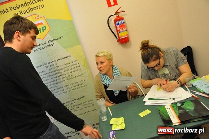Zdjęcie w galerii na portalu naszraciborz.pl: Powiatowe Targi Pracy, Edukacji i Przedsiębiorczości na zamku wiadomości z regionu