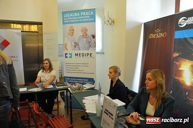 Zdjęcie w galerii na portalu naszraciborz.pl: Powiatowe Targi Pracy, Edukacji i Przedsiębiorczości na zamku wiadomości z regionu