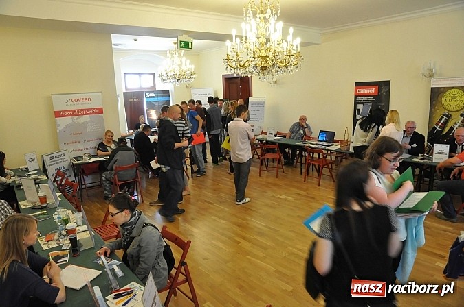 Zdjęcie w galerii na portalu naszraciborz.pl: Powiatowe Targi Pracy, Edukacji i Przedsiębiorczości na zamku wiadomości z regionu