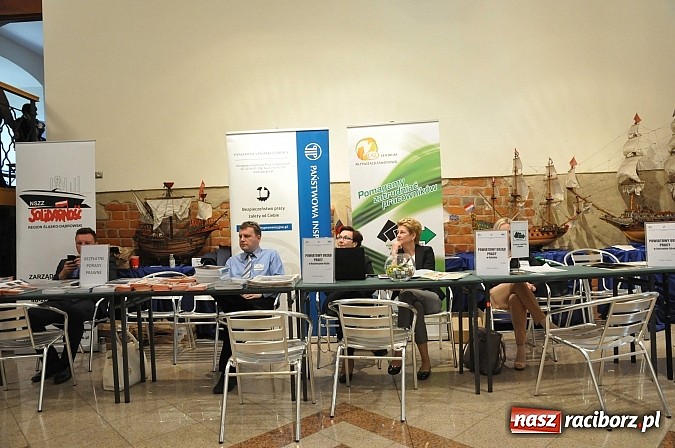 Zdjęcie w galerii na portalu naszraciborz.pl: Powiatowe Targi Pracy, Edukacji i Przedsiębiorczości na zamku wiadomości z regionu
