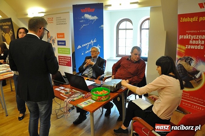 Zdjęcie w galerii na portalu naszraciborz.pl: Powiatowe Targi Pracy, Edukacji i Przedsiębiorczości na zamku wiadomości z regionu