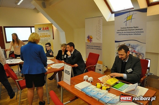 Zdjęcie w galerii na portalu naszraciborz.pl: Powiatowe Targi Pracy, Edukacji i Przedsiębiorczości na zamku wiadomości z regionu