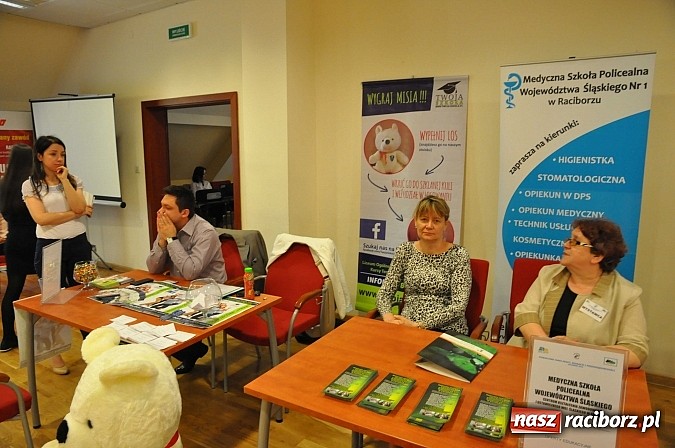 Zdjęcie w galerii na portalu naszraciborz.pl: Powiatowe Targi Pracy, Edukacji i Przedsiębiorczości na zamku wiadomości z regionu