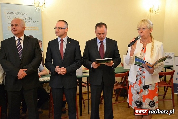 Zdjęcie w galerii na portalu naszraciborz.pl: Powiatowe Targi Pracy, Edukacji i Przedsiębiorczości na zamku wiadomości z regionu