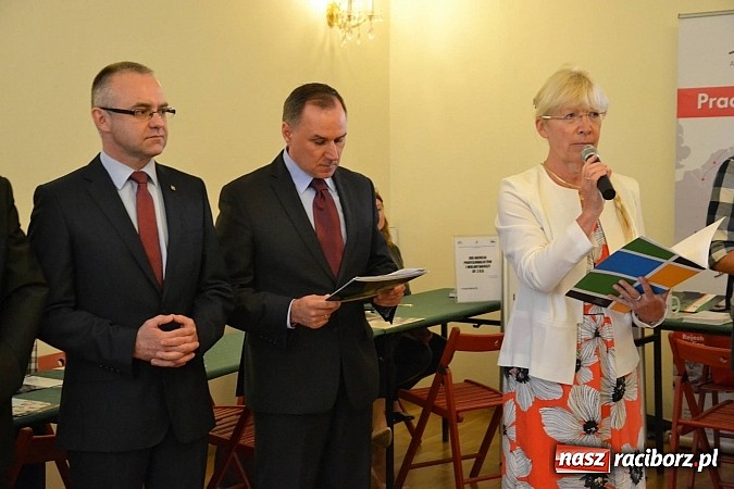 Zdjęcie w galerii na portalu naszraciborz.pl: Powiatowe Targi Pracy, Edukacji i Przedsiębiorczości na zamku wiadomości z regionu