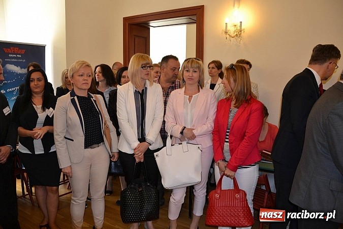 Zdjęcie w galerii na portalu naszraciborz.pl: Powiatowe Targi Pracy, Edukacji i Przedsiębiorczości na zamku wiadomości z regionu