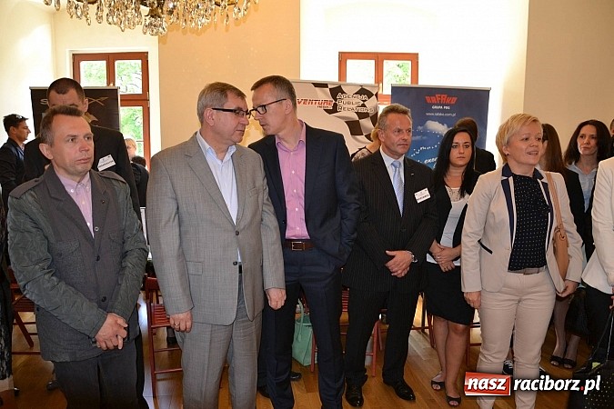 Zdjęcie w galerii na portalu naszraciborz.pl: Powiatowe Targi Pracy, Edukacji i Przedsiębiorczości na zamku wiadomości z regionu